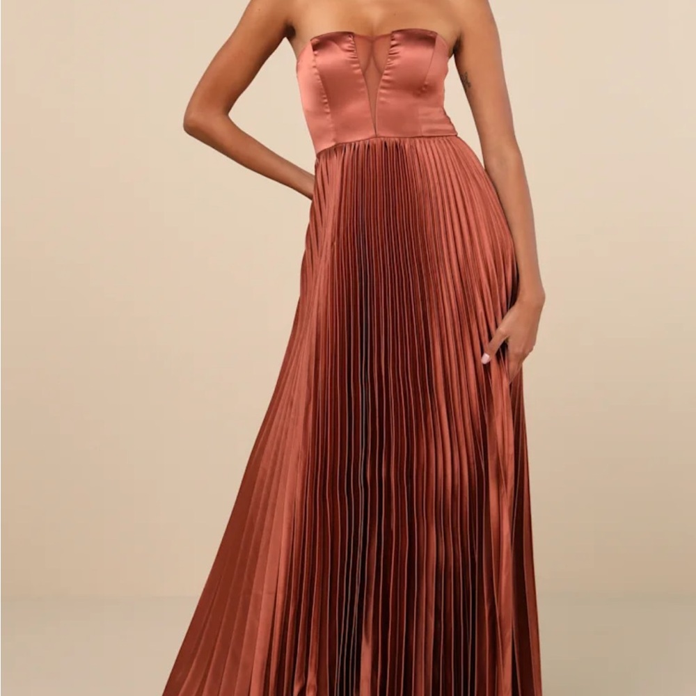 Elegant Strapless Pleated Dress